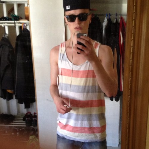 hello my name is Alexander and I am 19 years old and come from Sweden