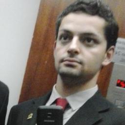 Eles dizem que para sobreviver, você precisa ser louco. Não sei se sou normal ou maluco. Seria isso normal ou maluquice?