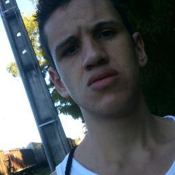 Num mundo de maldades e pecados,sou mais um mal, mais um pecador :D 
                            http://t.co/k5sMbEbdr2