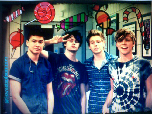 Ashton/5 4 girls in love with 5 Seconds Of Summer!We like throwing balls at them..;)IS IT HI OR HEY?! @cliffordsguitar @irwinsdrumkit @hoodsbass @hemmingsvocals