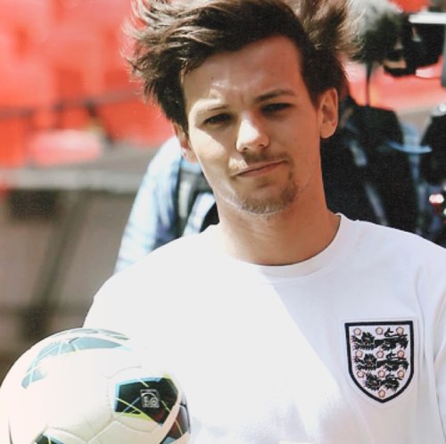 what @Louis_Tomlinson is thinking~