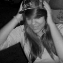 QueenzRomi's profile picture. Libre y soñadora, amante de la naturaleza, el universo y los colores. Hambrienta de aprendizaje.