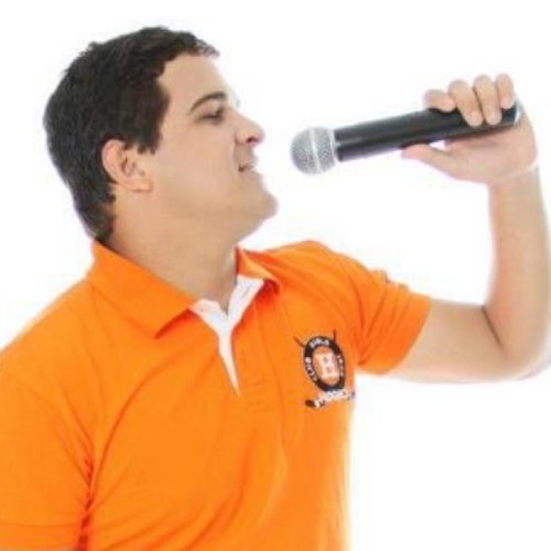Vocalista da Banda @ForrodoMagico !!!