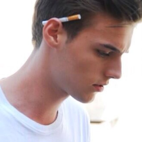 fake account [real: @robbiewadge ] /news &facts in fav. |model