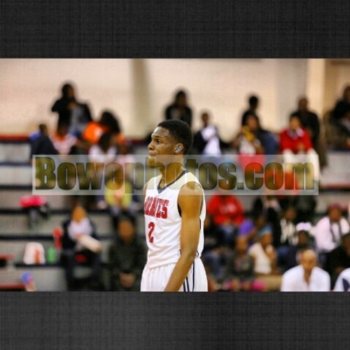 Hard of hearing & can sign language. Always playing basketball somewhere at court. Kik: Majball_2