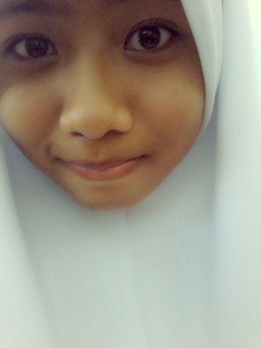 assalammualaikum,,just call me mimi,,14 y/o,,i'm MUSLIM,,Banting SELANGOR,,school ma'ahad ..you follow me .i follow you back =)