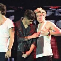 Favela Do Ziall1D | Since. 27/05/2012 | Owner of fanclub: @Lalablmoreira brazilian girl | Dedicated to @zaynmalik and @NiallOfficial ♥
