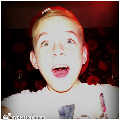 I'm nicholas| I'm 16| I wish I was justin bieber | I am cool | follow me :D