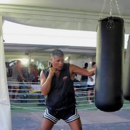 istruttore di kick boxing e prepugilistica  lavora presso la palestra center fitness roma garbatella
