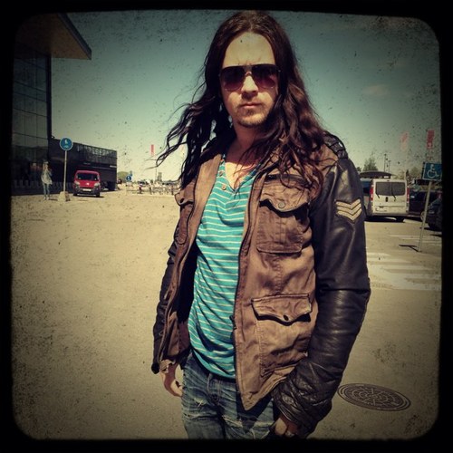 Safemode-guitarist since October 2012. Safemode-fan since 2007.