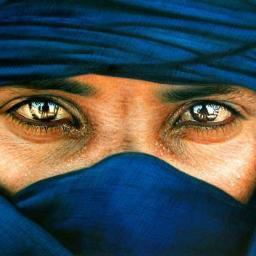 Ciudadano del mundo nacido en Venezuela. Diseñador, apasionado de la buena vida, del arte, comunicacion, tecnologia y del crecimiento personal