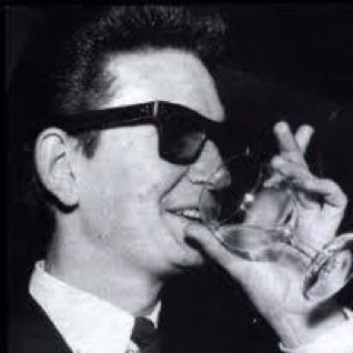 TheThoughtGiver's profile picture. thinker drinker lover fighter