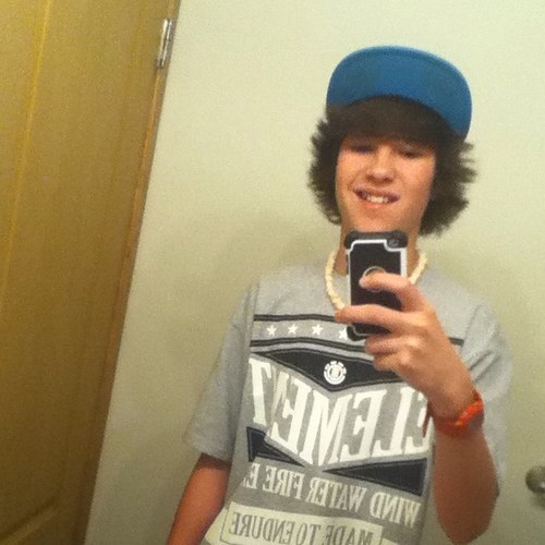 I love to skateboard 
I love to snowboard 
I love music kik me at loves to sk8
