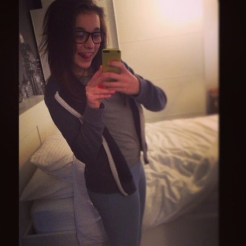 elholmes98's profile picture. Follow me for returns:)