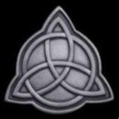 Profesor, MSc en Historia, Doctor en Educación.  Coach Integral. Experto en PNL. Asesor, Facilitador, Consultor,  Consejero,  Budista. Demócrata. Antifascista.