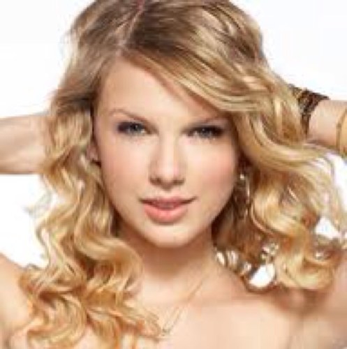 Hey guys! I'm a huge fan of taylor and kinda of a lovatic if you like both of them then follow me!! Ps: I follow any one who follows me and taylor!