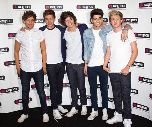 Hey, Vas Happinin!?  I lov One direction and especially the boys!!