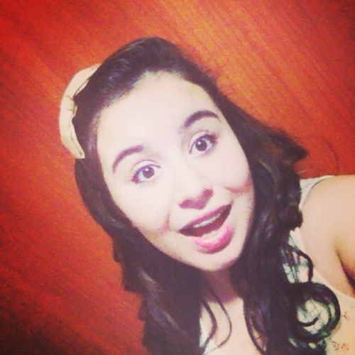 Agente sorri, mais isso nao significa que estamos felizes, agente fingi, agente disfarçar, pra nao mostrar a verdadeira tristeza