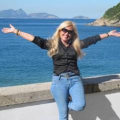 Twitter oficial das cantoras Adriana e gêmeas Natanna e Tuanny. Atualizado pelas cantoras e por sua equipe de produção.