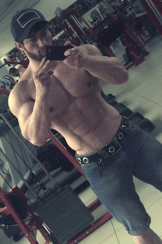 AhiKavkazov's profile picture. I like a strong man's chest and hairy armpits