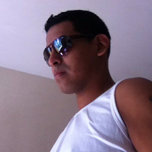 me considero una persona trankila,cariñosa,alegre,responsable y soy hincha del mejor ekipo del peru  osea la U jeje... saludos para toda esa bateria twitteras