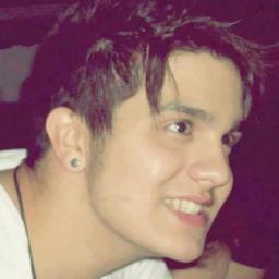 Eu achava que tinha motivos pra sorrir,e hj vejo q meu motivo é vc! O ser perfeito que me trouxe o amr o UNICO que me faz sorrir--@luansantana te vivo!