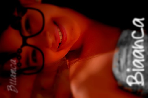 Sou feliz,idiota,ironica,irritante,meiga menos perfeita PRAZER EU..