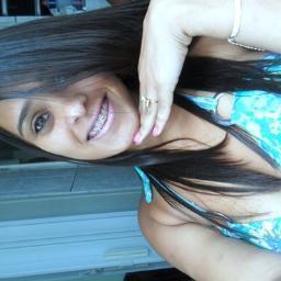 ;* capricorniana, 18 ano$, apaixonada meiga, #romântica, louca  brincalhona,  timida, mtmt #ciumenta u_u ;*  sonhadora & mtmtmtmtmt feliz ;}}