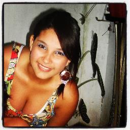Estudante , Chata , Ciumenta , Mandoda ,Feliz , Ama , Amada , Flamengista , Capricorniana e tem um amor incondicional pelo Nosso Tom .. 16 ♥♥♥