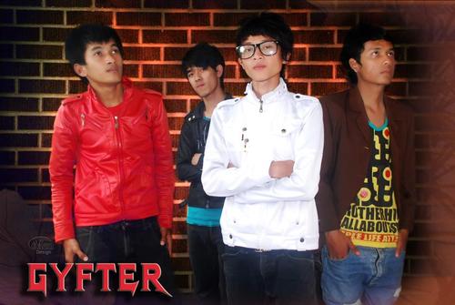 sinden,lead guitar @zestelGyfter | rhytm @AisGyfter | bass @herugyfter1 | drum ichal | pop Alternative| #GYFTERmania #GM | #paruhGYFTER #PARTER |