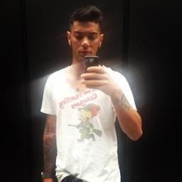 potete insultare tutti,ma se insulti Emis Killa vedi te cosa ti faccio!!!!!!!!!!!!!!!!!!!!!:)