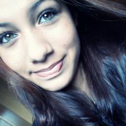 morena,15 anos,estudante,mtos amigo's
sou mto engraçada,e adoroh fazer novas amizade's