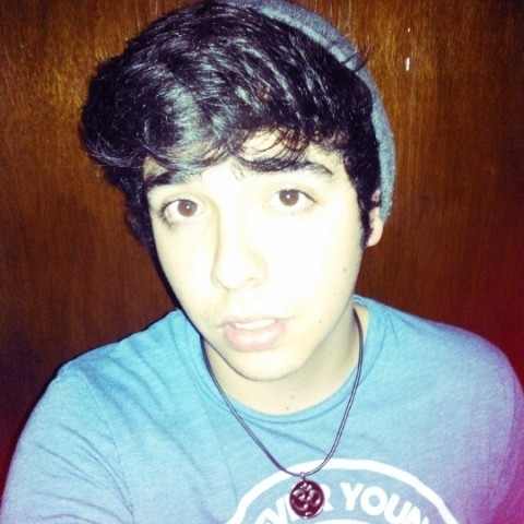 _HeyAndrew's profile picture. Muestrate a ti tu mas profundo Miedo; despues de eso, el Miedo ya no tendra poder y seras libre. Soy amante de The Doors y de tus ojos, si me sigues te canto.