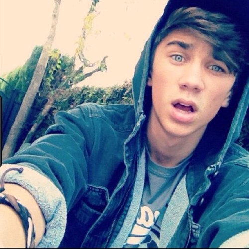 F4K3ST6OY's profile picture. FOLLOW @BOYPERF { SPONSERED TWEET }