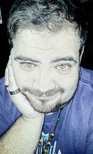 imagen publicitaria, actor, cantante frustrado, estudiante de la carrera de derecho en la nacional, buen padre, buen esposo. .. muy buen amigoooo,,
