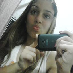 Ele: Coloca o casaco , ta muito frio!
Ela: Ah , cuida da sua vida
Ele: To tentando , mas ela é muito teimosa...
:3 .. Mega fofo ...