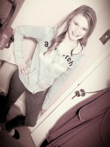 Emilycampagna's profile picture. I think what makes me unique is my casual style, my dancing, my hobbies and my ability to do things.