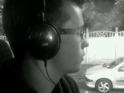 J'aime faire caca sur le gens. Follow me.