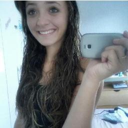 Jogadora de Vôlei de Praia , ''O ideal seria se todas as pessoas soubessem amar ,o tanto que sabem fingir''-Bob Marley