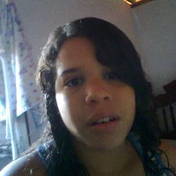 sou rokeira, chatinha bagunçeira meio abuzada feia come demais etc o resto nao interressa e peixina