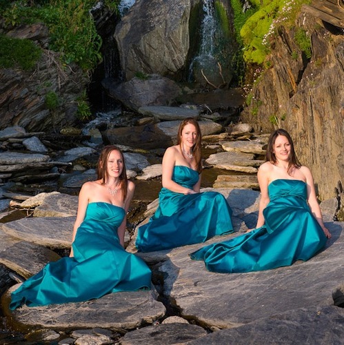 Professional string ensembles whose core members are sisters 'Sorelle'. Renowned for their modern song arrangements. From Devon, travel worldwide. #weddingmusic