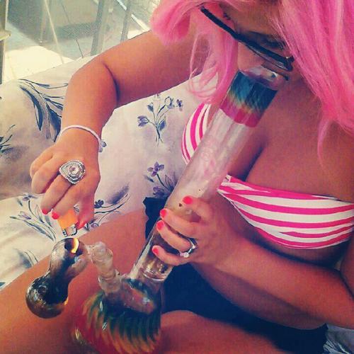 Page pour les fumeurs de substances illicites ;) ; Folow @HoBejy il follow back ;) & tu veut gagner des follow ? Alors follow @DesFollowers