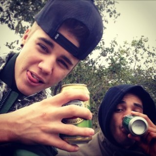 O seu sorriso é o motivo da minha felicidade. @justinbieber , eu te amo mais do que mil pedaços de chocolate.