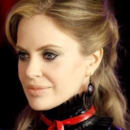 Locutora de #DracarysFM.Mis hijas @Rory_ouat y @Marian_OUAT y mi nieta @StarkGinny.Madre adoptiva de @NerharNix y @shadowpan_ouat.Si me enfado escupo fuego.