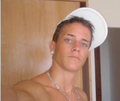 BeLovecode's profile picture. looking 4 someone serious