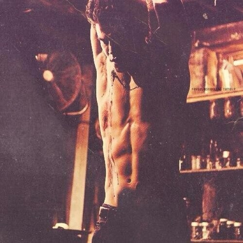 Pequeño Salvatore. Vampiro sensualon. Fan numero uno de escribir diarios. Rippah a momentos y heroe si no me clavan ninguna estaca. Pesadilla de las ardillas.