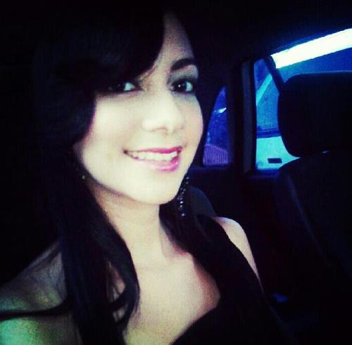 Cristiana por la gracia de Dios, Amo a Dios, Hija de mis padres y esposa de Juanca.. Estudiante de Diseño de Interiores, disfruto de la belleza :)