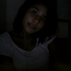 toda boa,cara de santa, estro vestida,legal, romântica,fiel,namoradeira,e o mais importante.: capaz de te fazer a pessoa mais feliz do mundo ..não gostou? ..-'-
