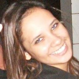 Quem eu sou, você só vai perceber quando olhar nos meus olhos, ou melhor, além deles. ( Clarice Lispector )