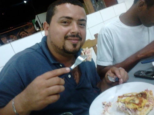 MenasBa's profile picture. Eu sou feito de
Sonhos interrompidos
detalhes despercebidos
amores mal resolvidos